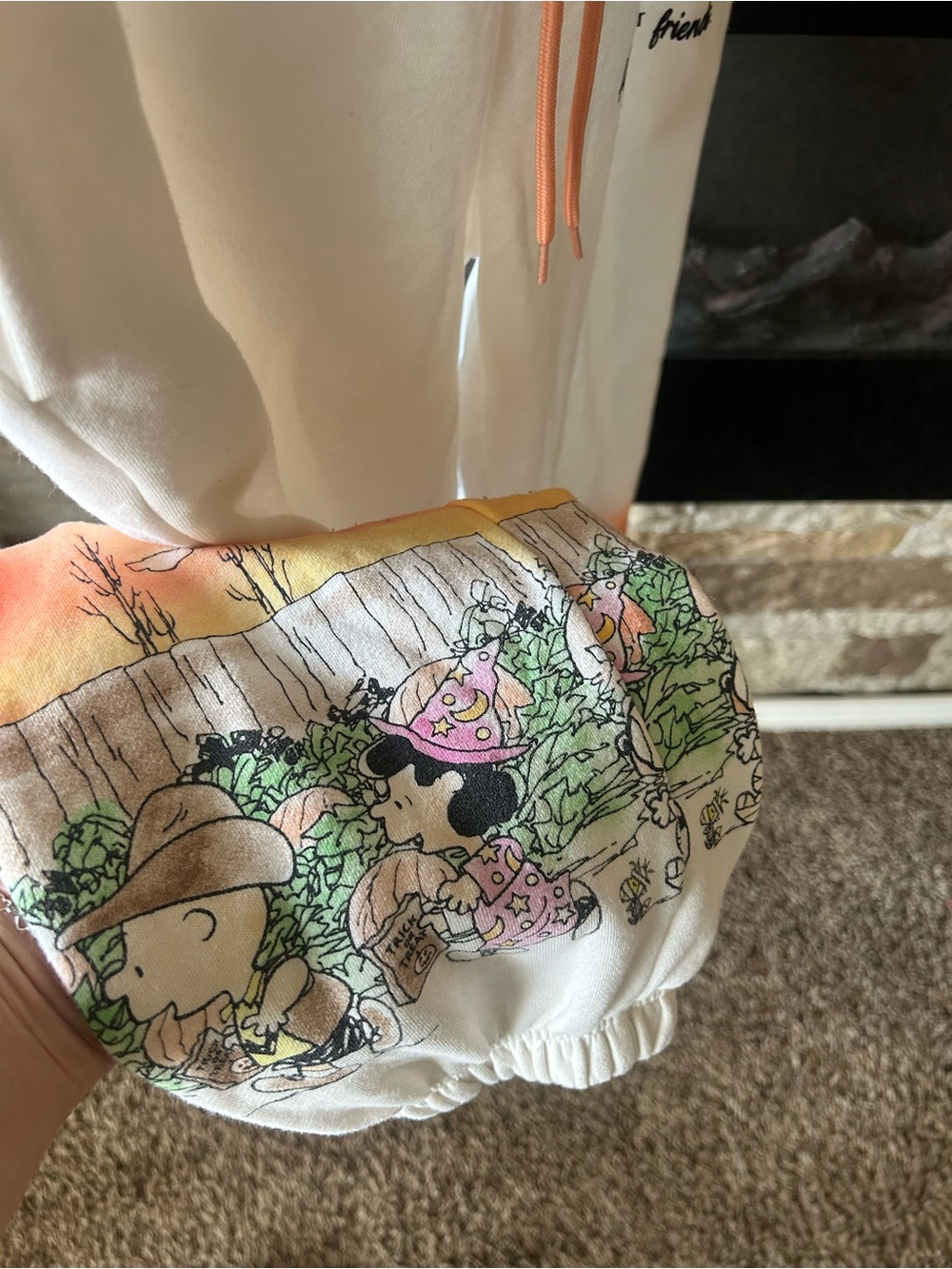 Peanuts Halloween White Gradient Floral Cuffed Joggers - Picture 5 of 8